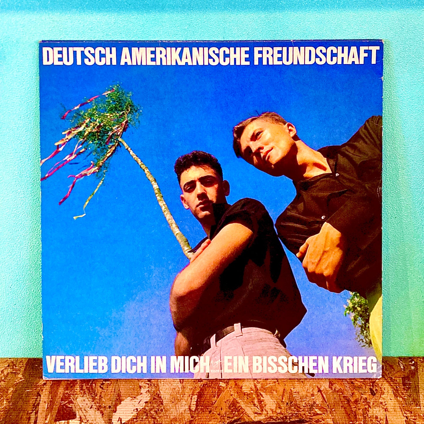Deutsch Amerikanische Freundschaft – Verlieb Dich In Mich / Ein Bisschen Krieg
