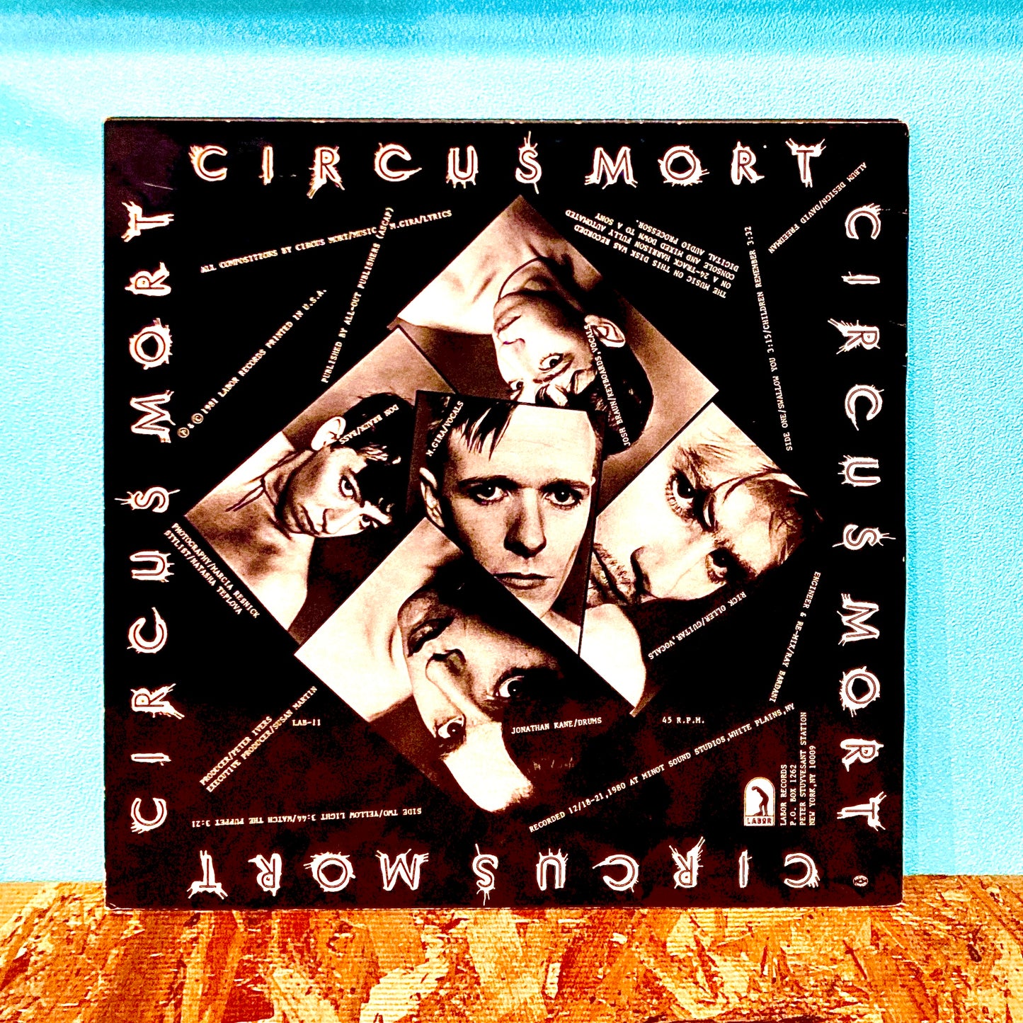 Circus Mort – Circus Mort