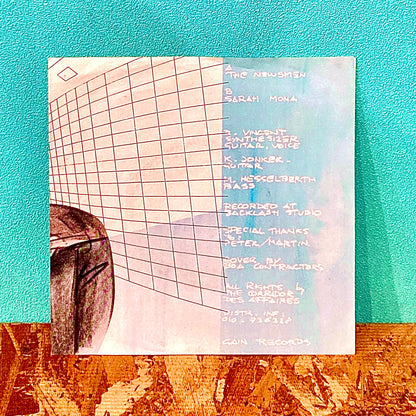 Corridor Des Affaires – The Newsman