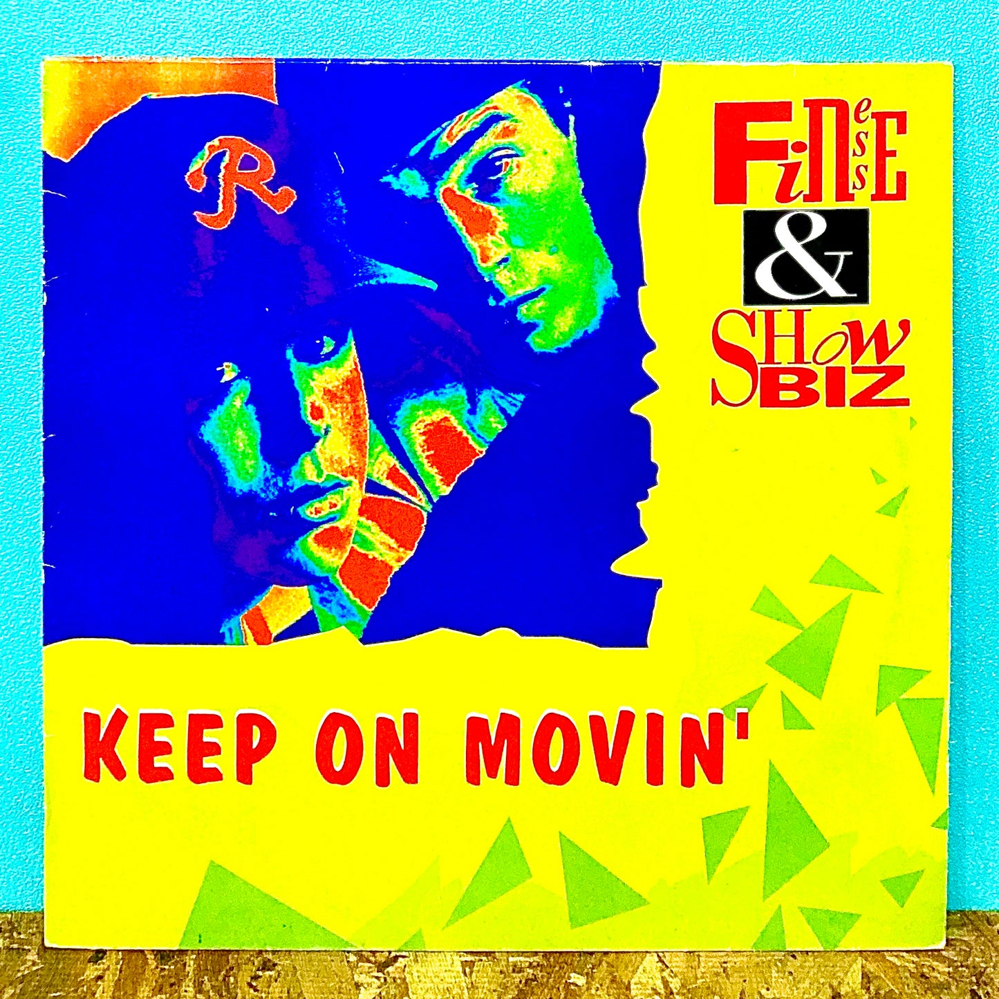 Finesse & Showbiz – Keep On Movin'