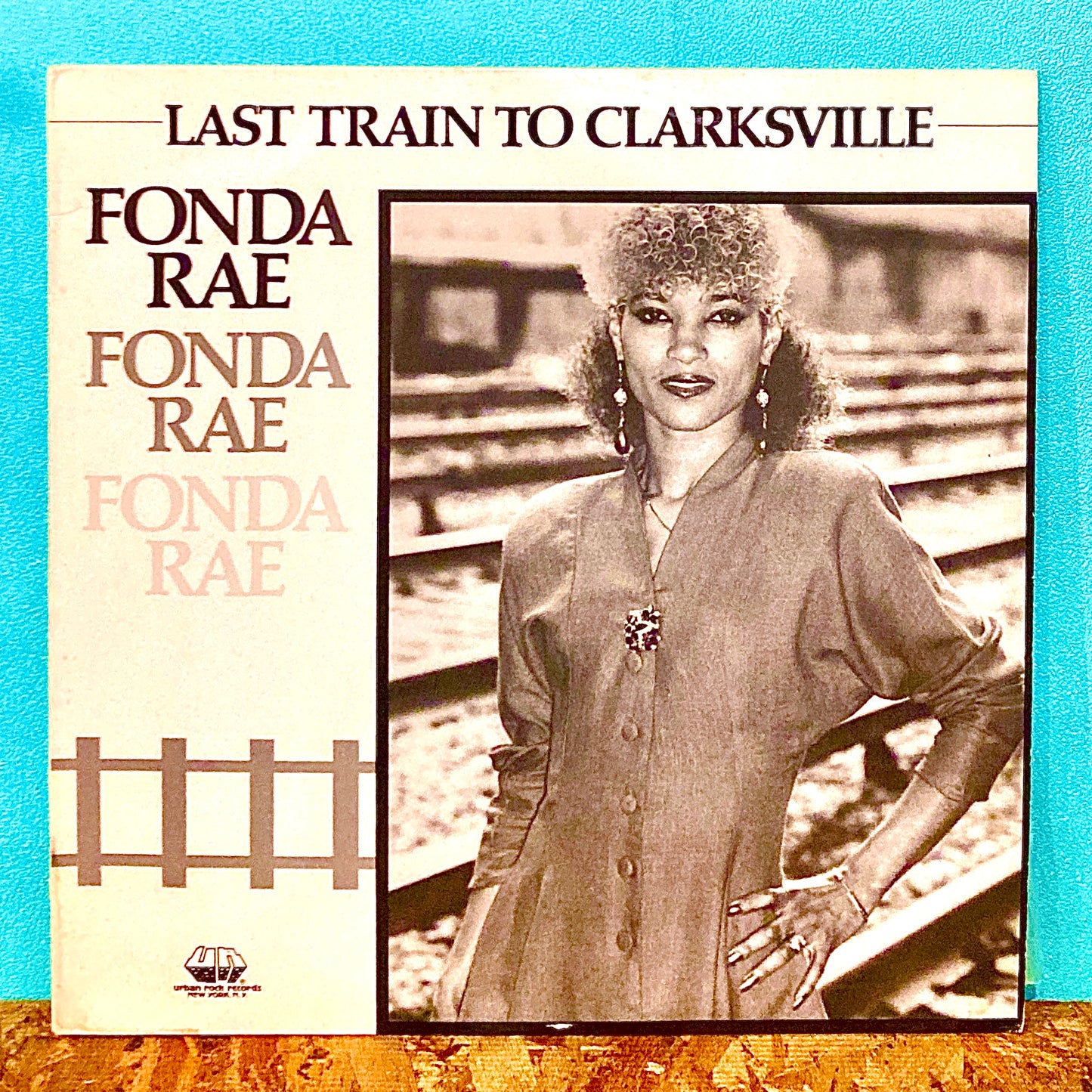 Fonda Rae – Last Train To Clarksville