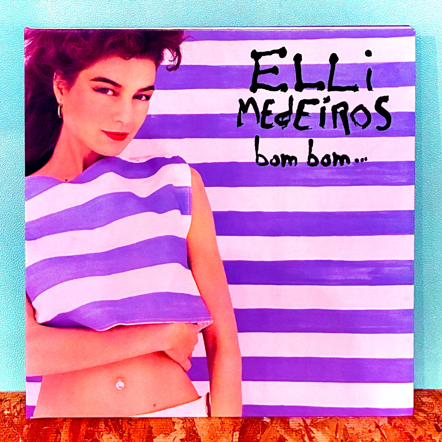 Elli Medeiros – Bom Bom…